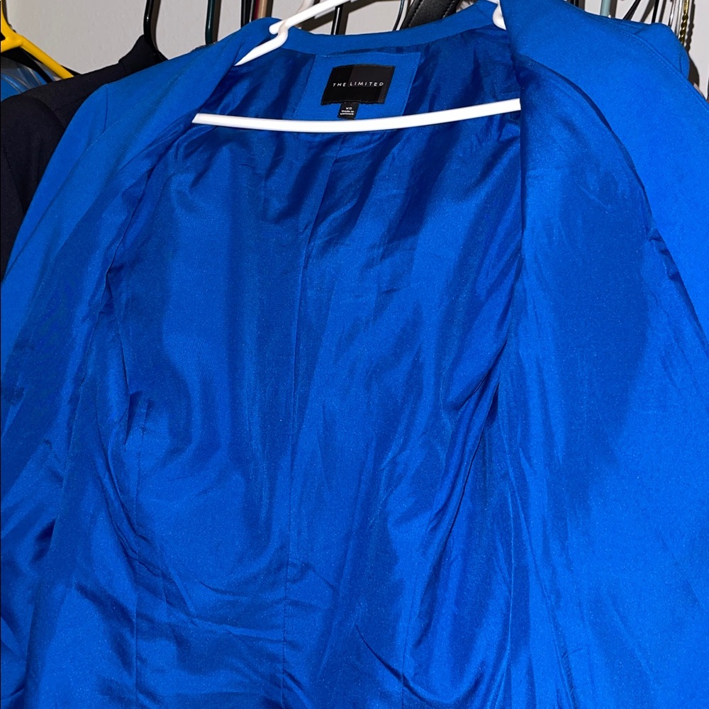 The Limited Collection Suit - Picture 3 of 4
